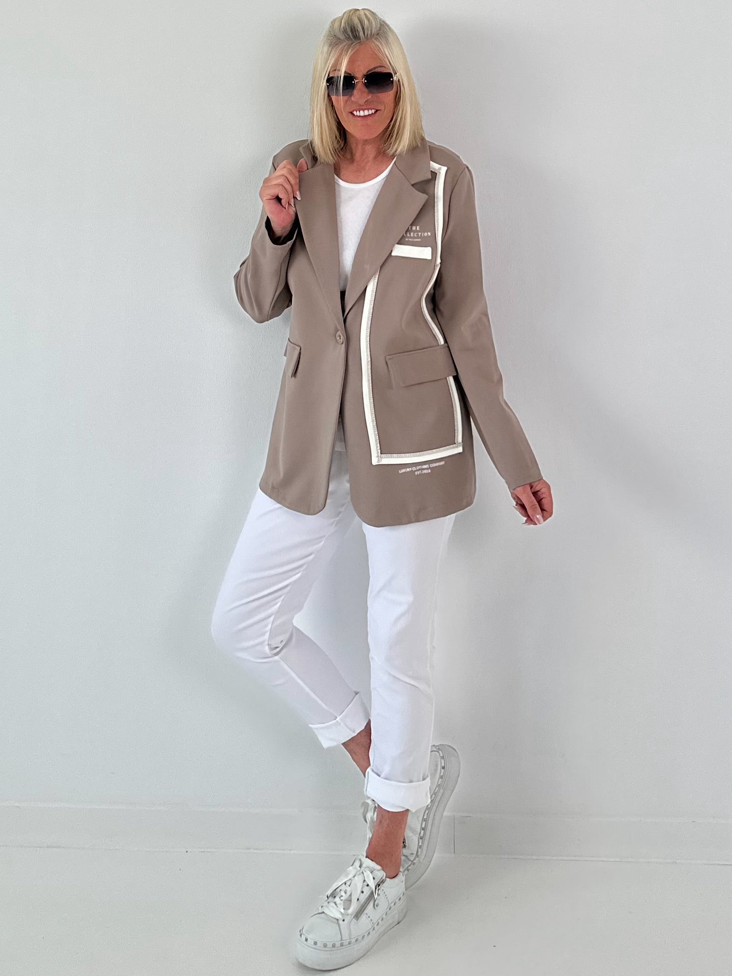 Blazer mit Statement Patch - taupe