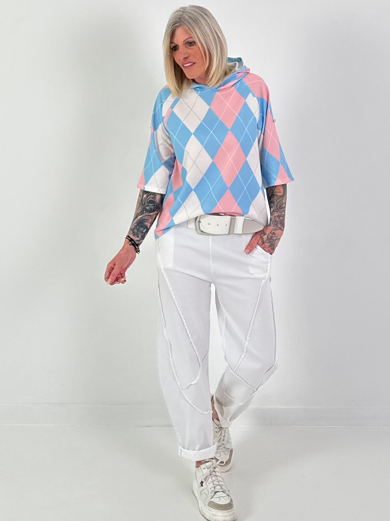 Kurzarm-Hoodie mit Raute - hellblau-rosa-weiss