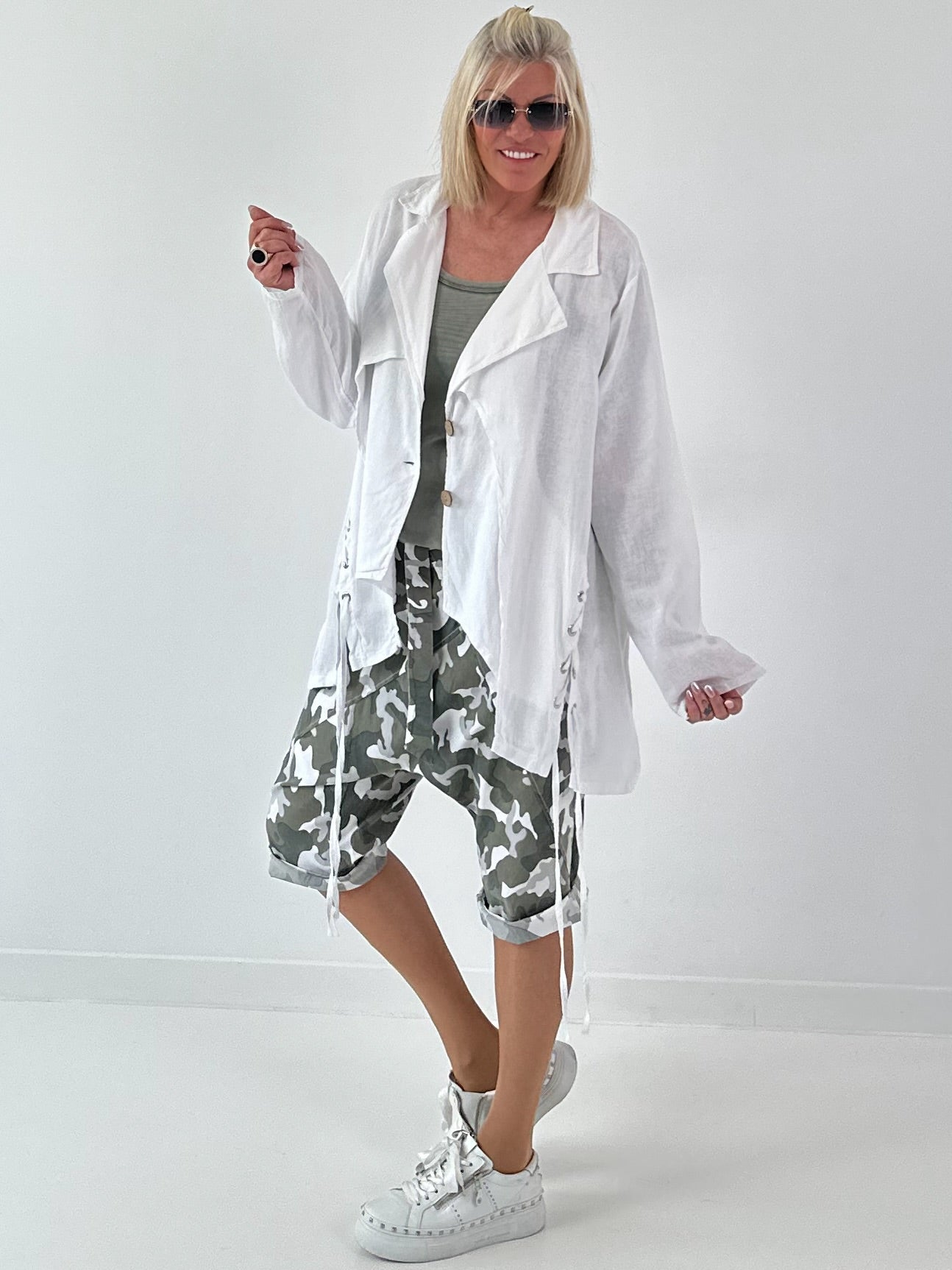 Fancy linen jacket with side lacing - white
