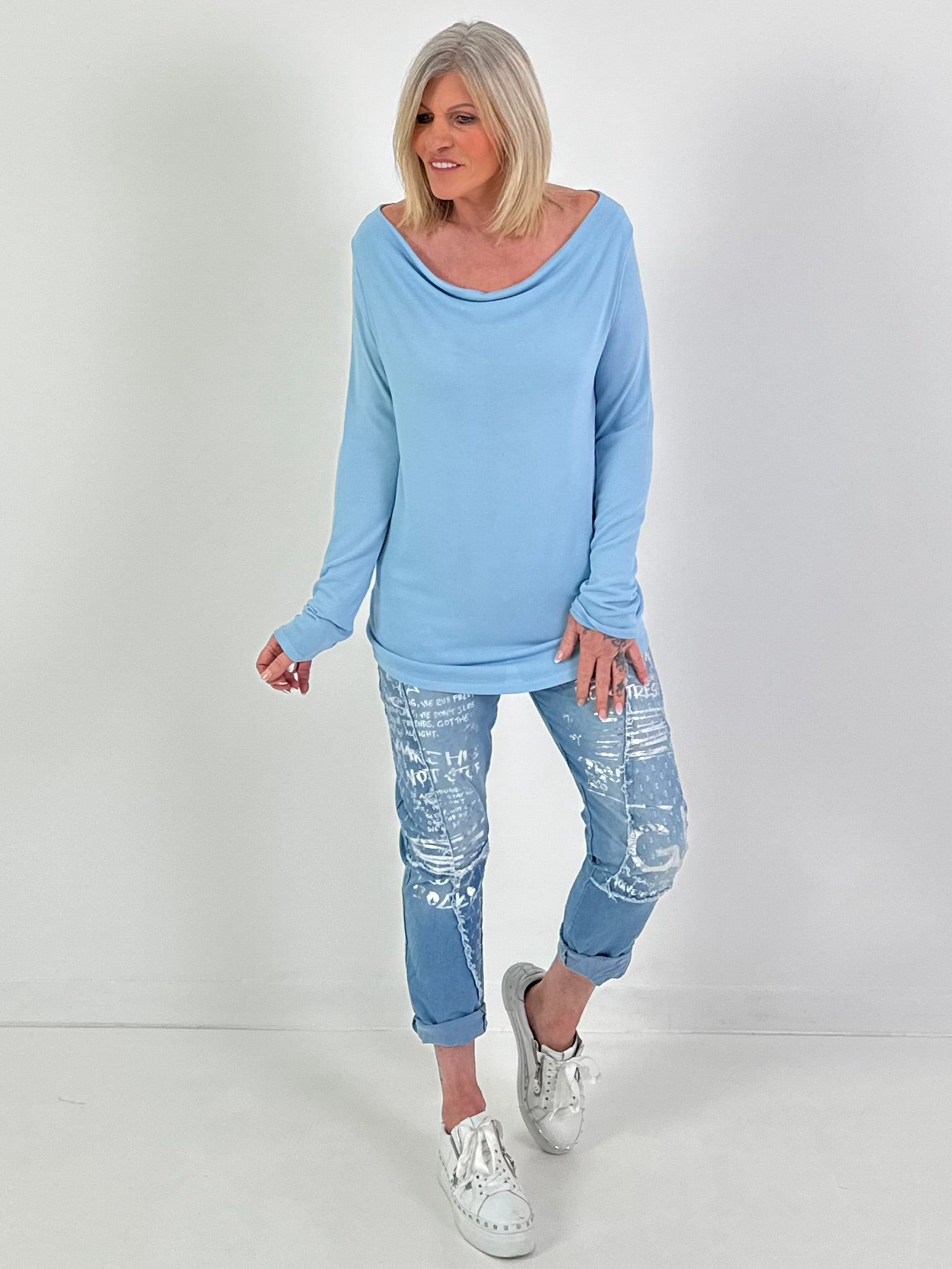 Shirt mit Wasserfallausschnitt - hellblau