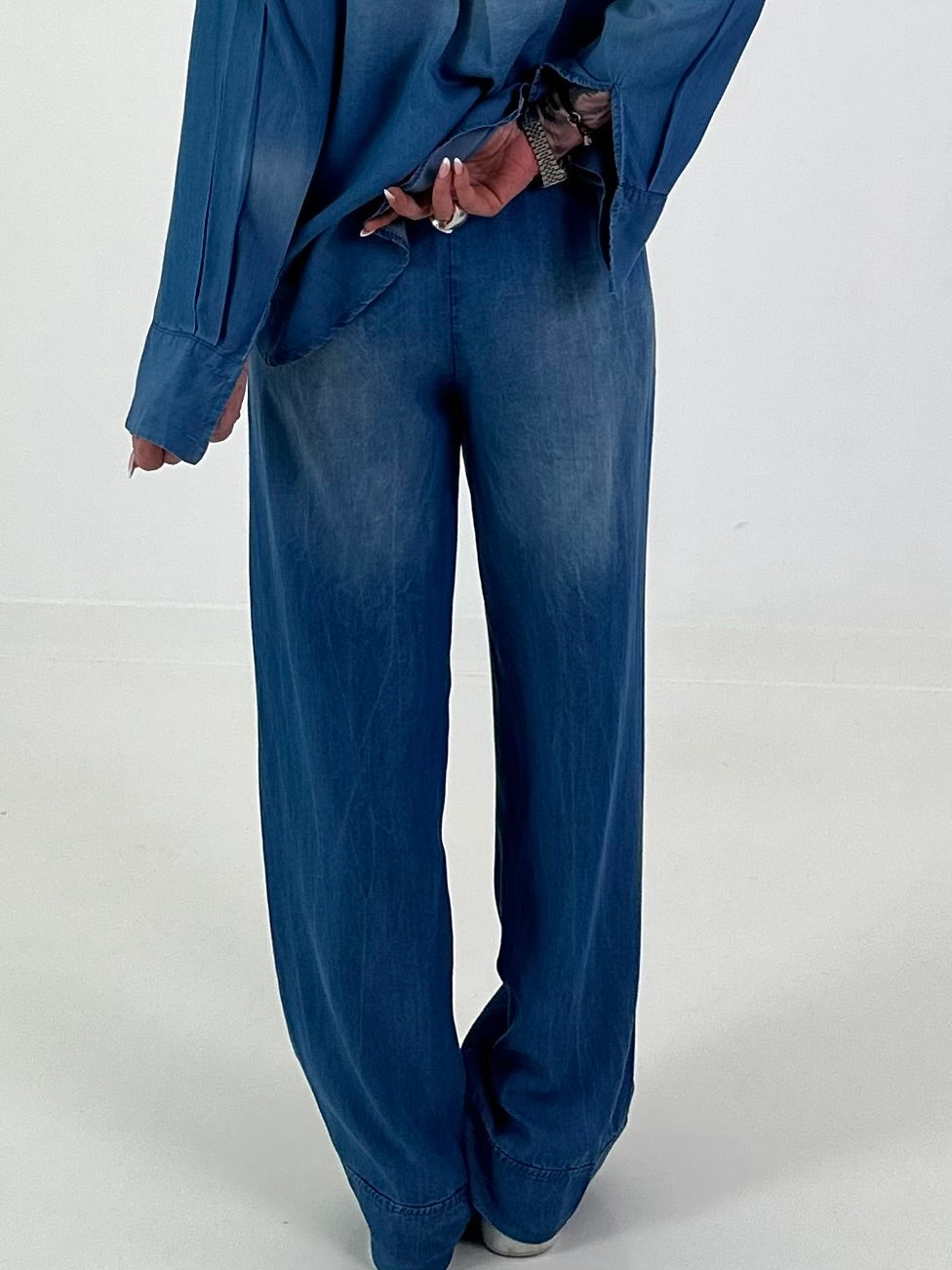 Light-wash, wide-leg jeans - dark blue