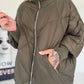 Oversized gewatteerd jack met polswarmers en capuchon - olijf