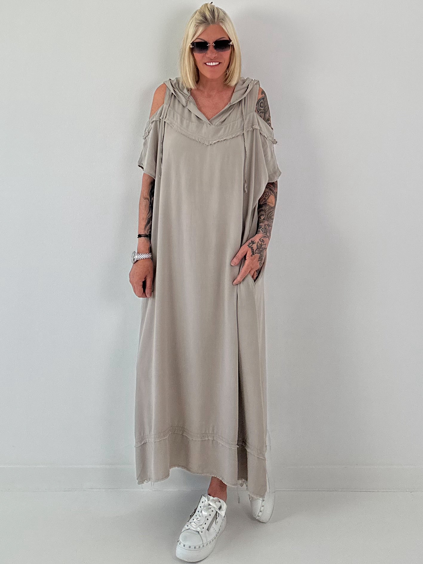 Cold shoulder dress with hood - taupe