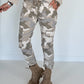 Cargo Hose mit Camouflage-Print - taupe-grau-mehrfarbig