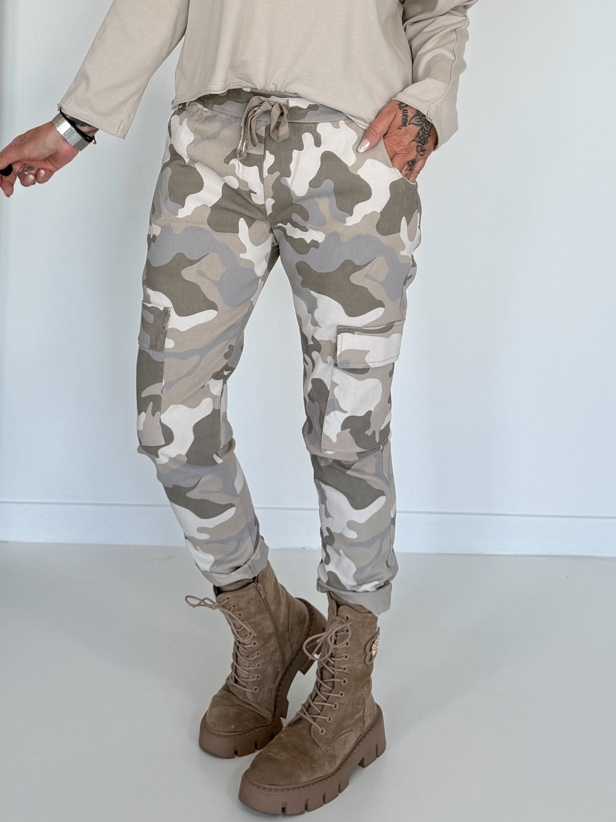 Cargo Hose mit Camouflage-Print - taupe-grau-mehrfarbig