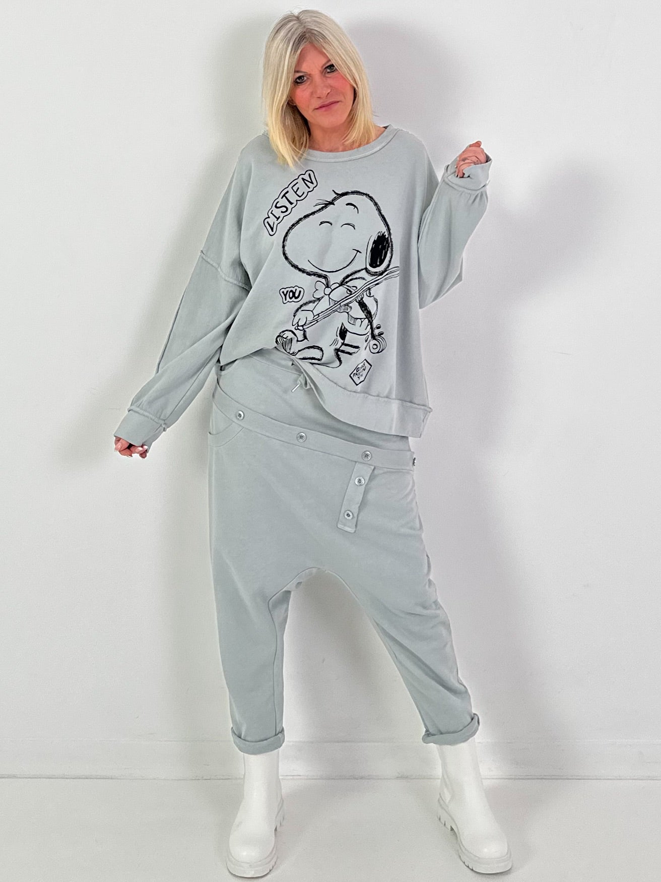 Baggy Hose Modell "Button-Belt" - hellgrau ( lieferbar ab ca. 12.12.25)