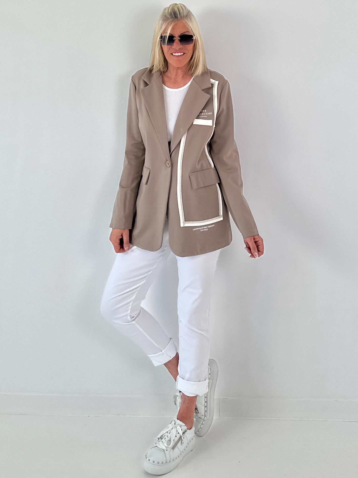 Blazer mit Statement Patch - taupe