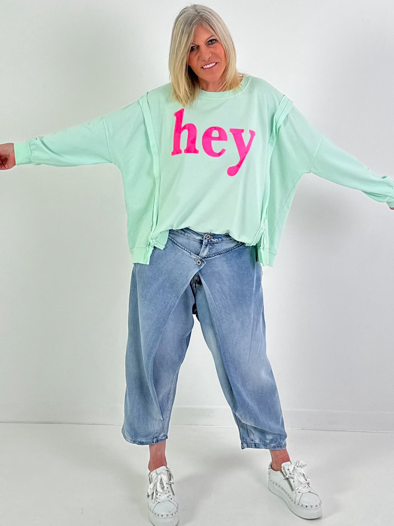 Sweater model "hey" - watergreen
