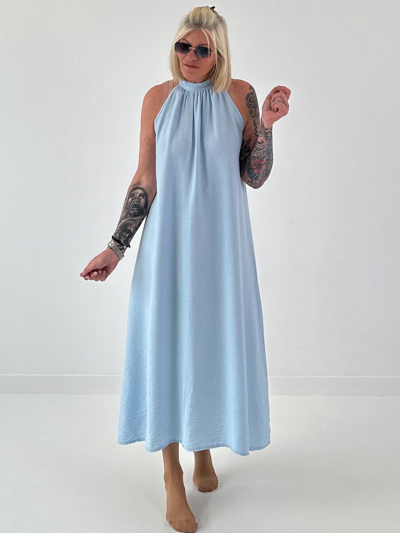 Klassisches Neckholder-Kleid - hellblau