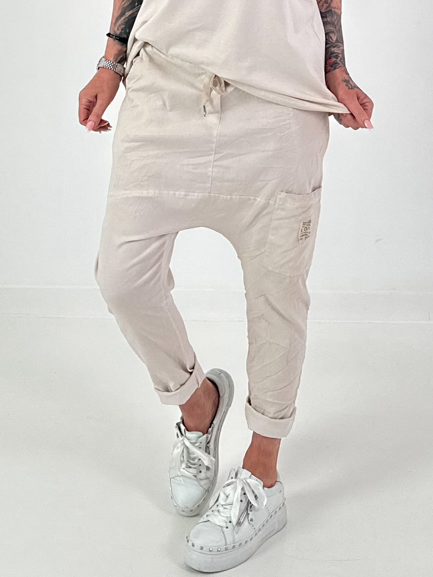 Baggy broek met statement patch - beige