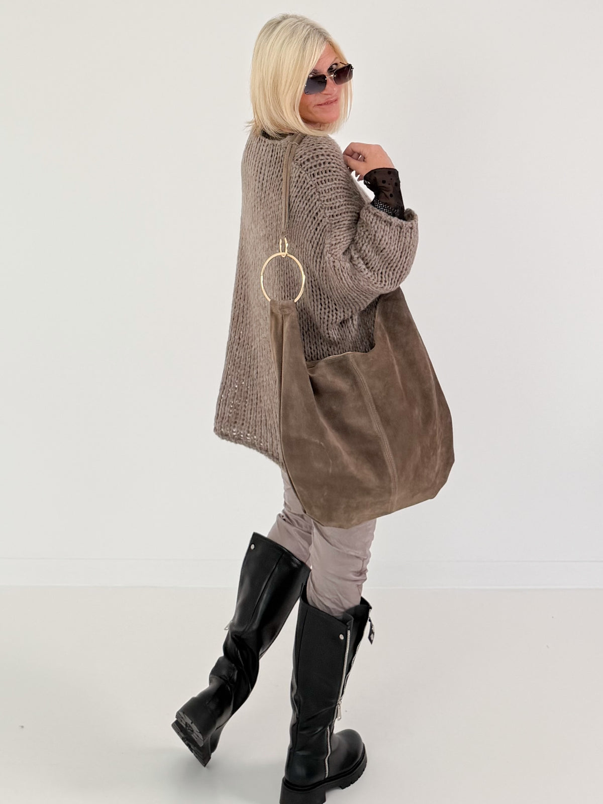 Echtledertasche mit aufwendigen Details - taupe
