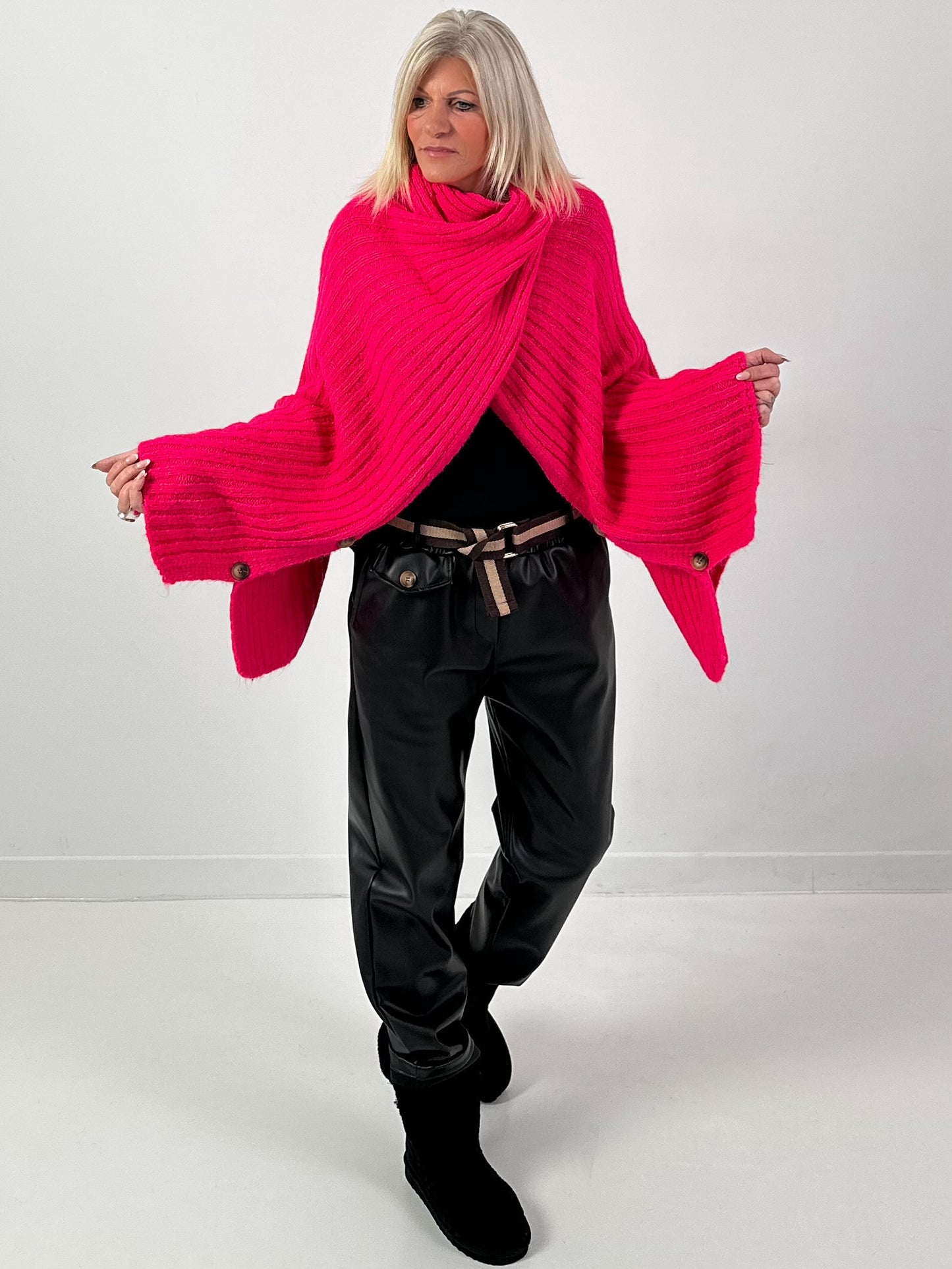 Poncho Pullover Model "Soul Warmer" - pink