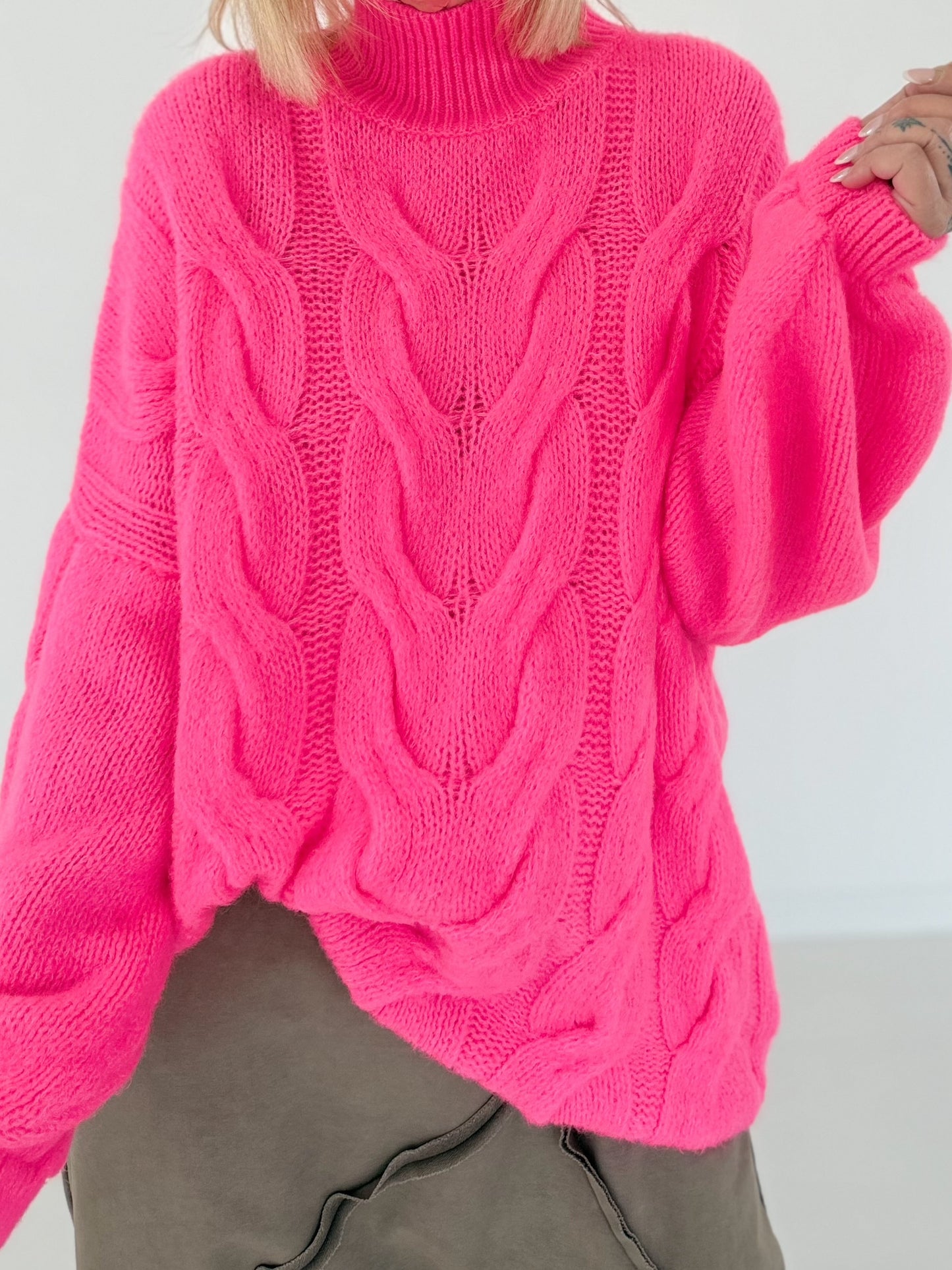 Kuschliger Strickpullover mit Zopfmuster - neonpink