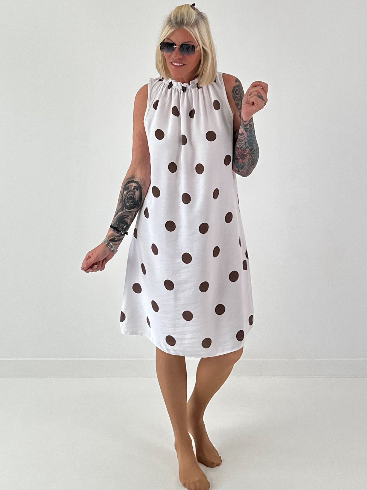 Tupfen Kleid mit Rüschenkragen - weiss