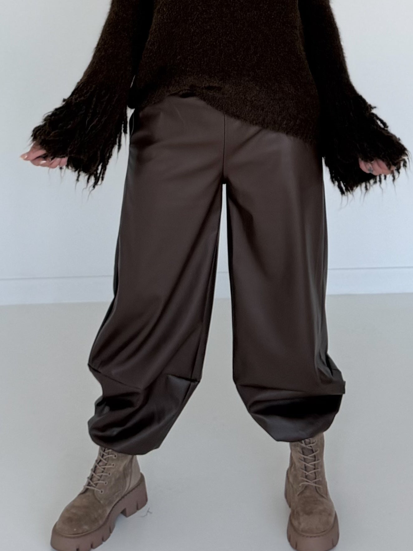 Vegane Lederhose 2 Looks - mokka