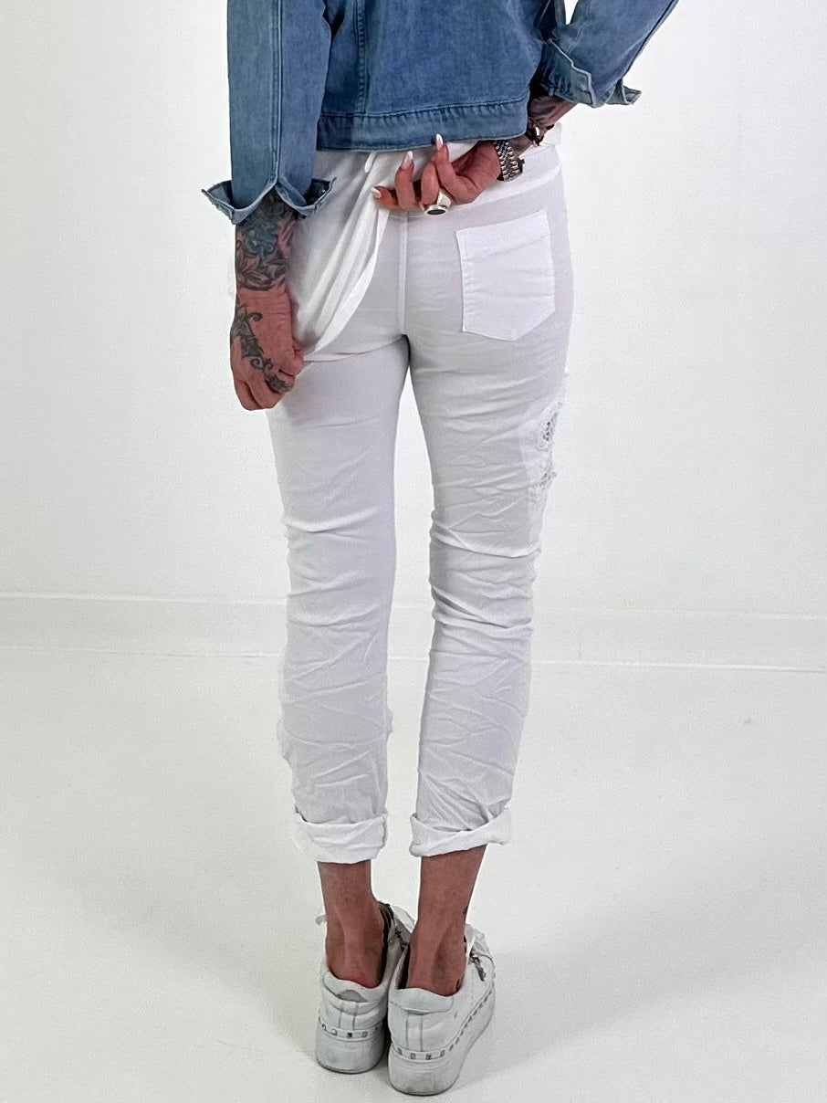 Broek met gehaakte bloemen - wit