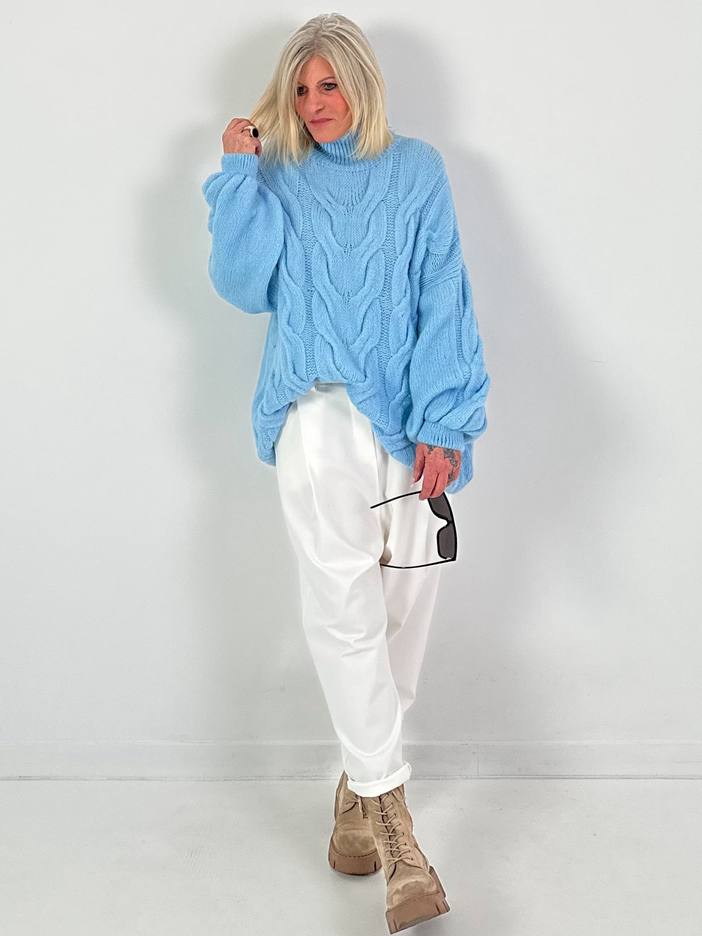 Lässiger Pullover mit Zopfmuster Modell "Pure Cable" - eisblau