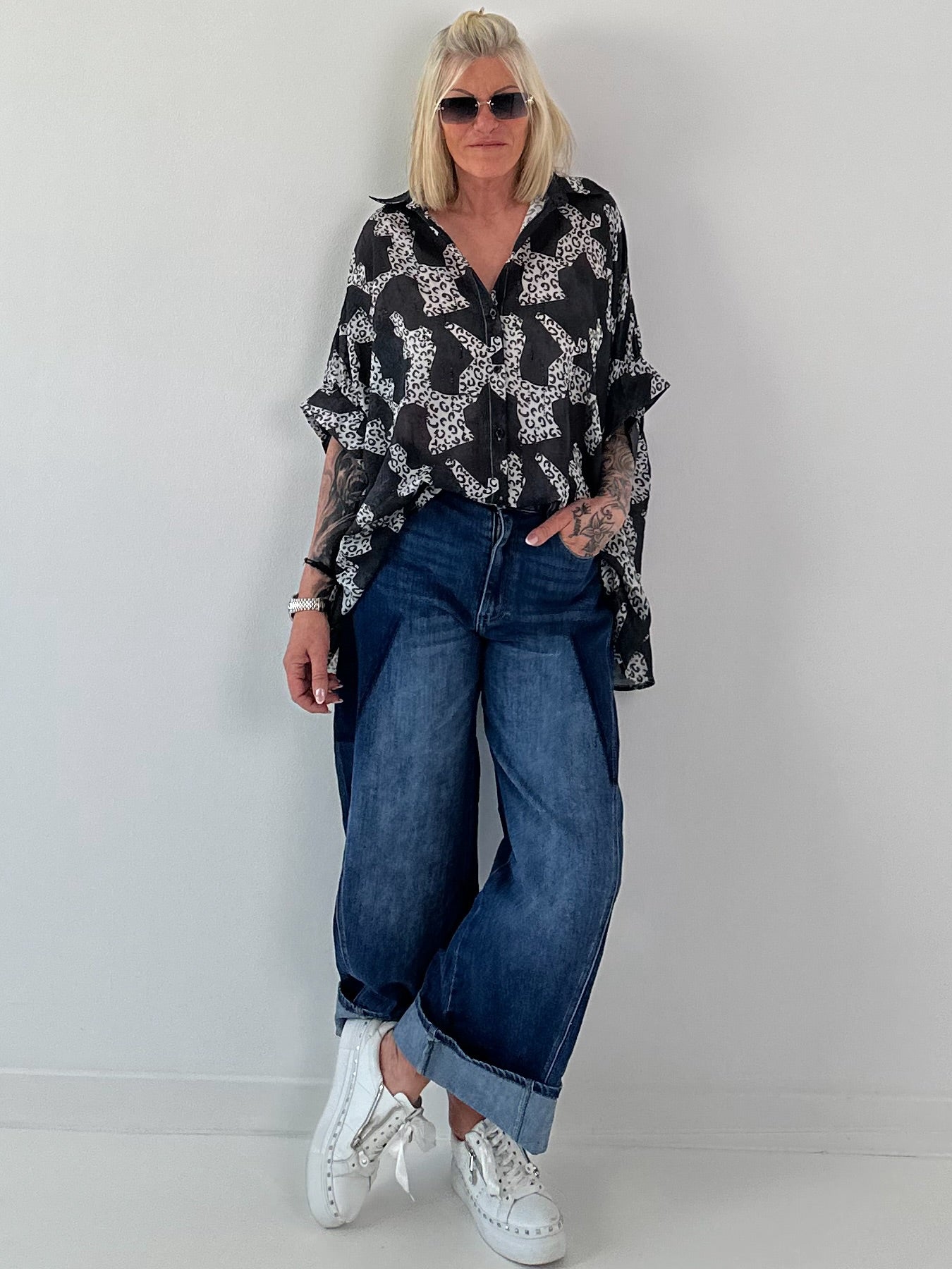 Leichte oversized Bluse mit Muster - schwarz-beige