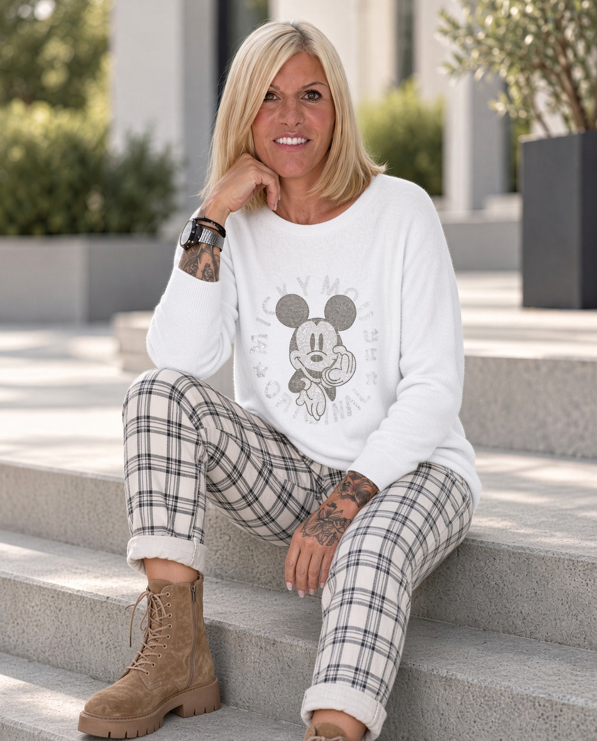 Pullover mit Strass-Comic-Motiv - weiss