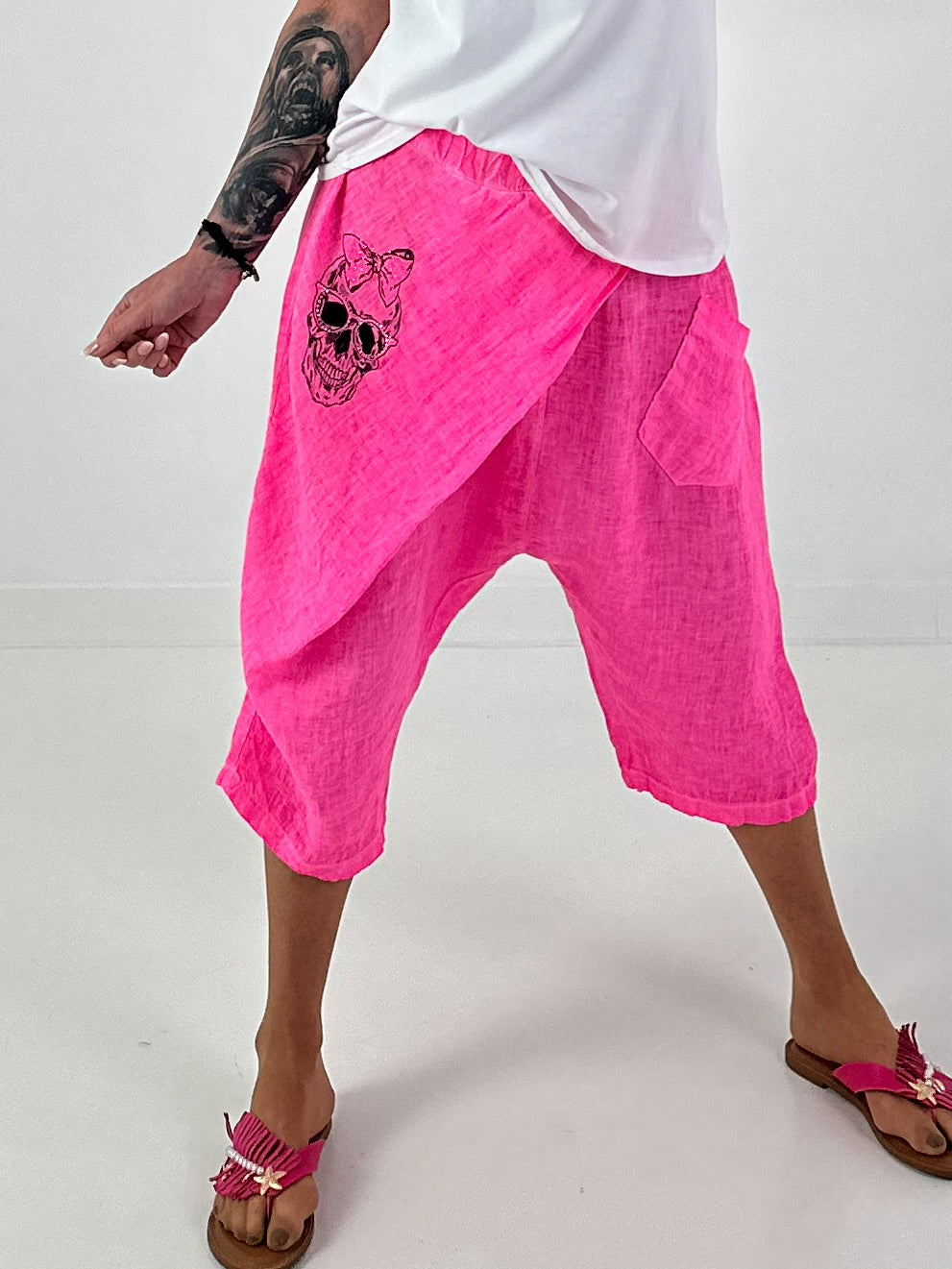 Short Linen Baggy with Overlay and Skull Detail - neon pink