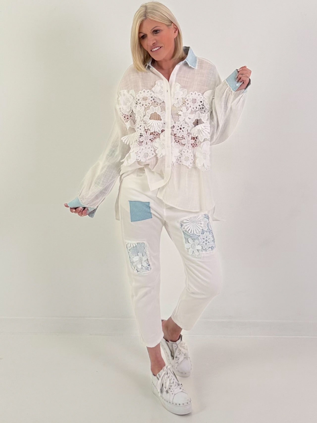 Oversized Bluse mit Häkeleinsätzen - weiss