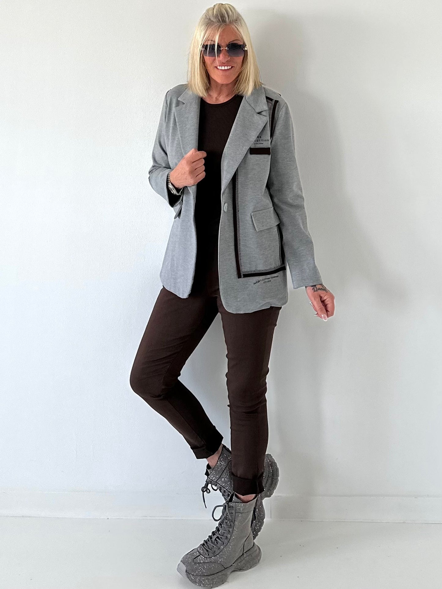 Blazer mit Statement Patch - grau