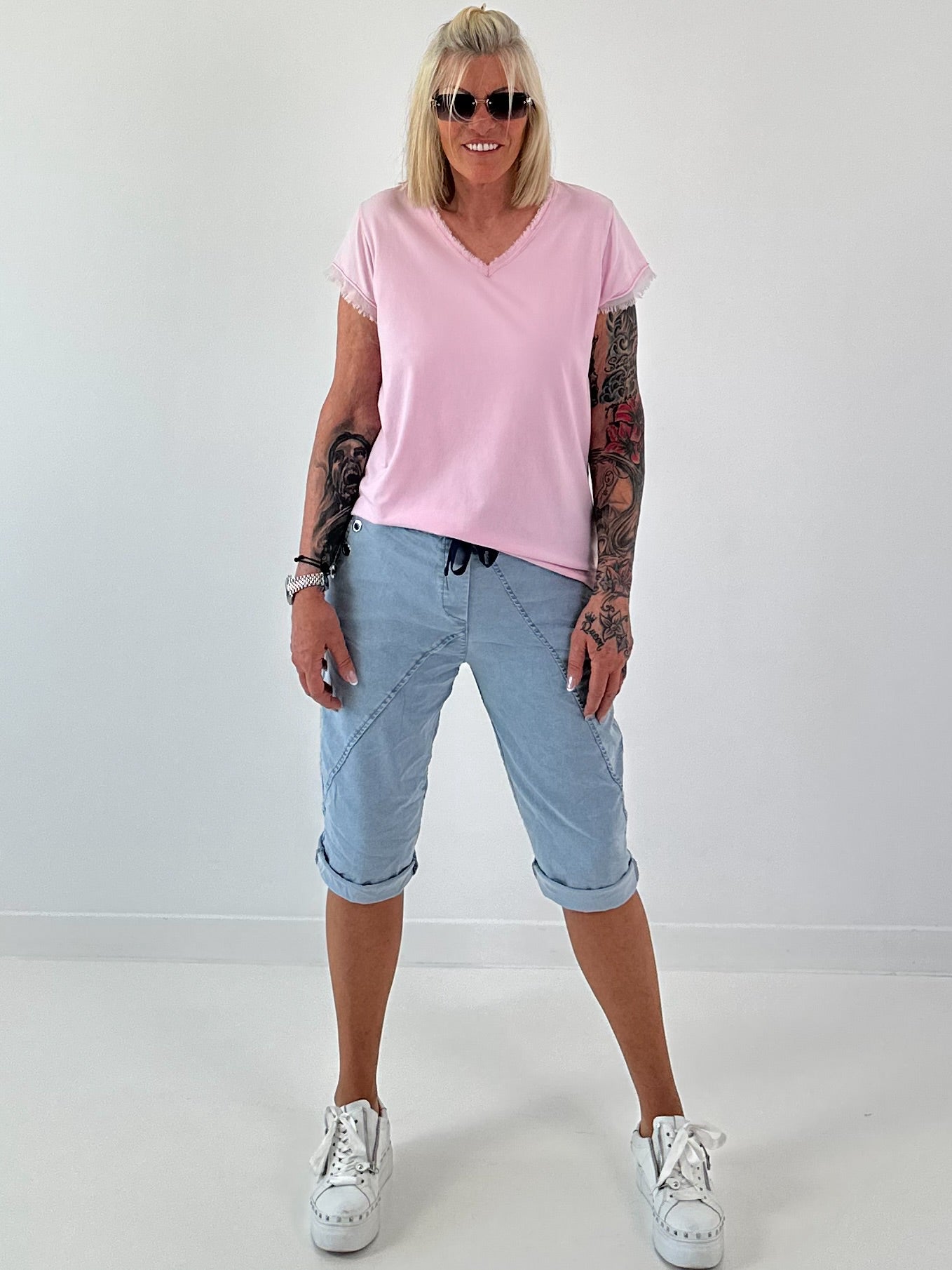 T-Shirt mit fransigen Abschlüssen-  rosa