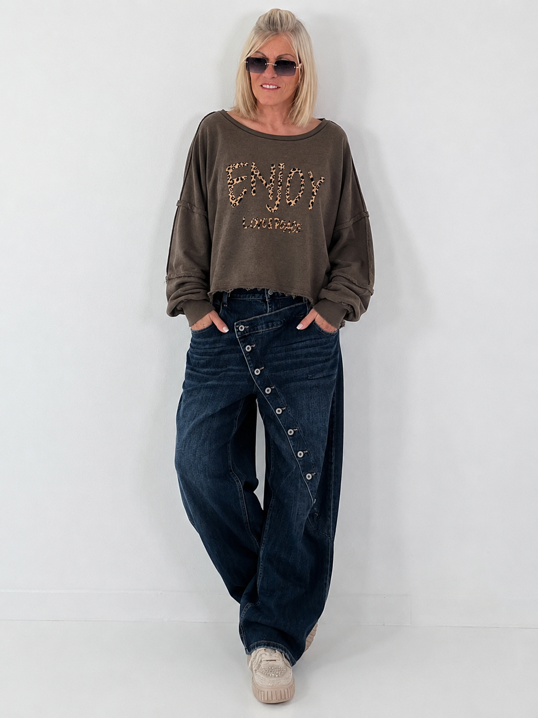 Sweater mit Linksnähten und Print - mokka