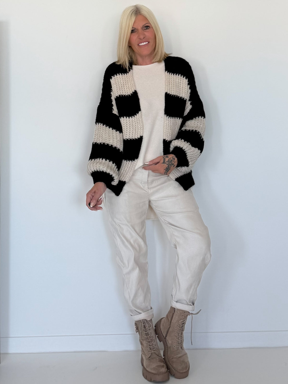 Strickjacke mit Blockstreifen - schwarz-beige