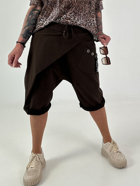 Baggy Short mit Überwurf und Tasche mit Details - schoko