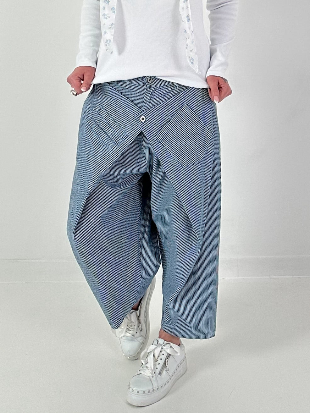 Baggy Hose mit Überwurf - blau-weiss