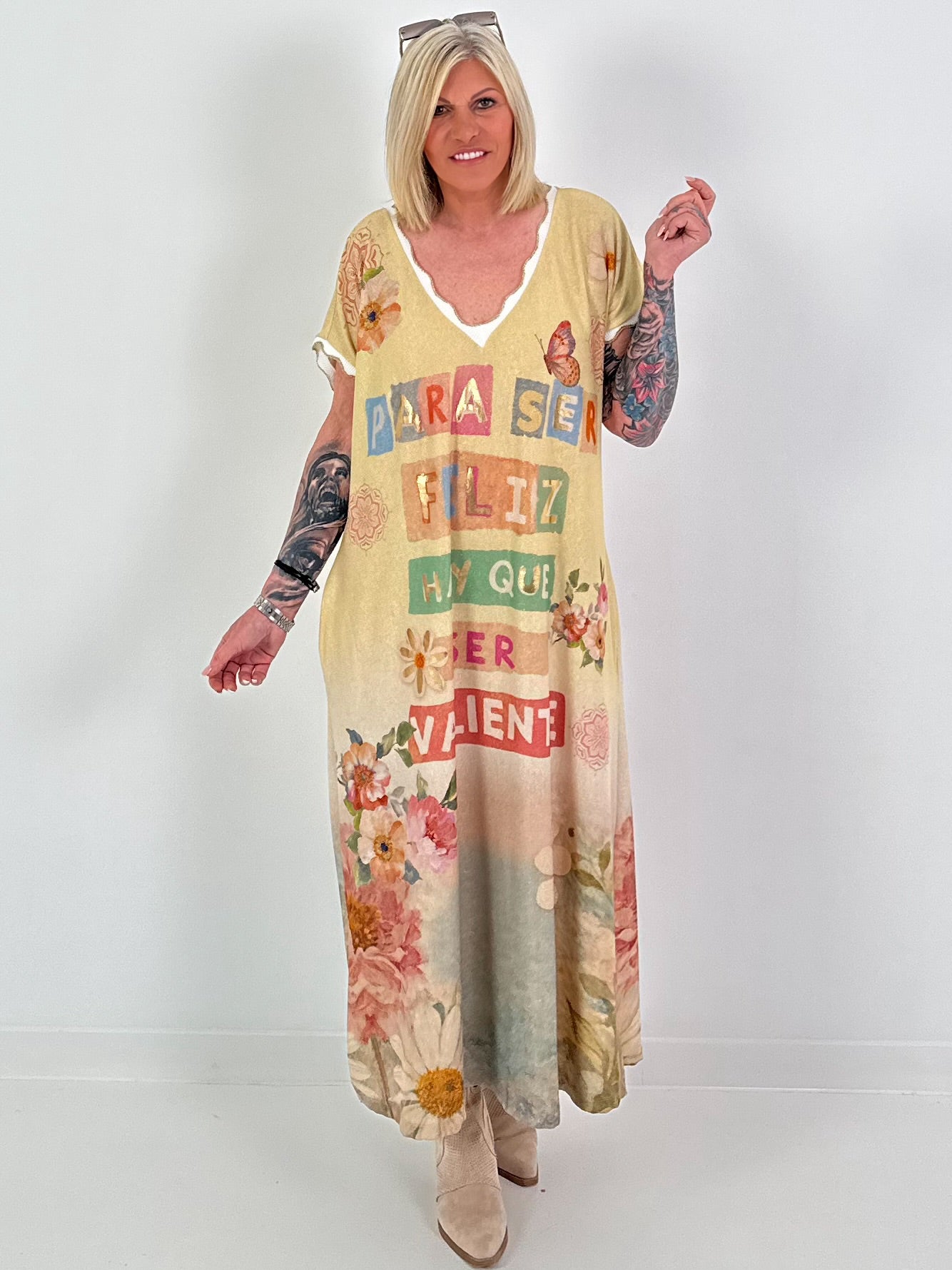 Strickkleid mit Lurex und Buchstabenprint - mehrfarbig