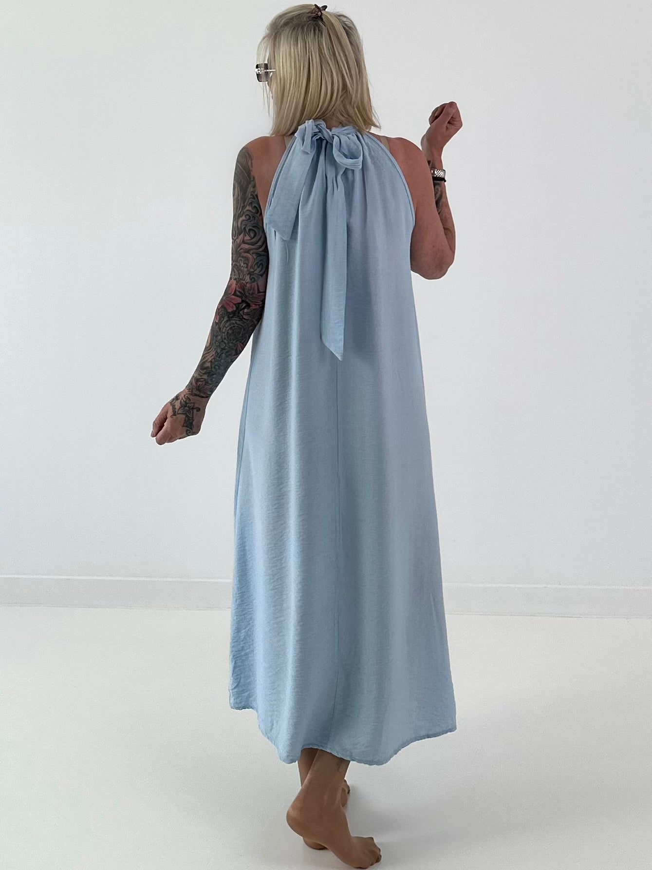 Klassisches Neckholder-Kleid - hellblau