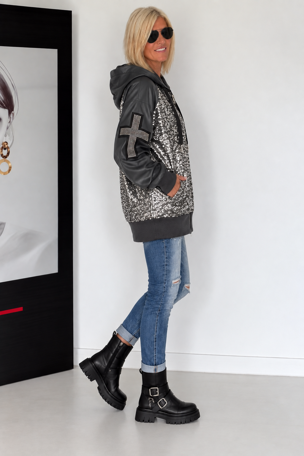Jacke im Materialmix mit Pailletten und Strasskreuz - anthrazit
