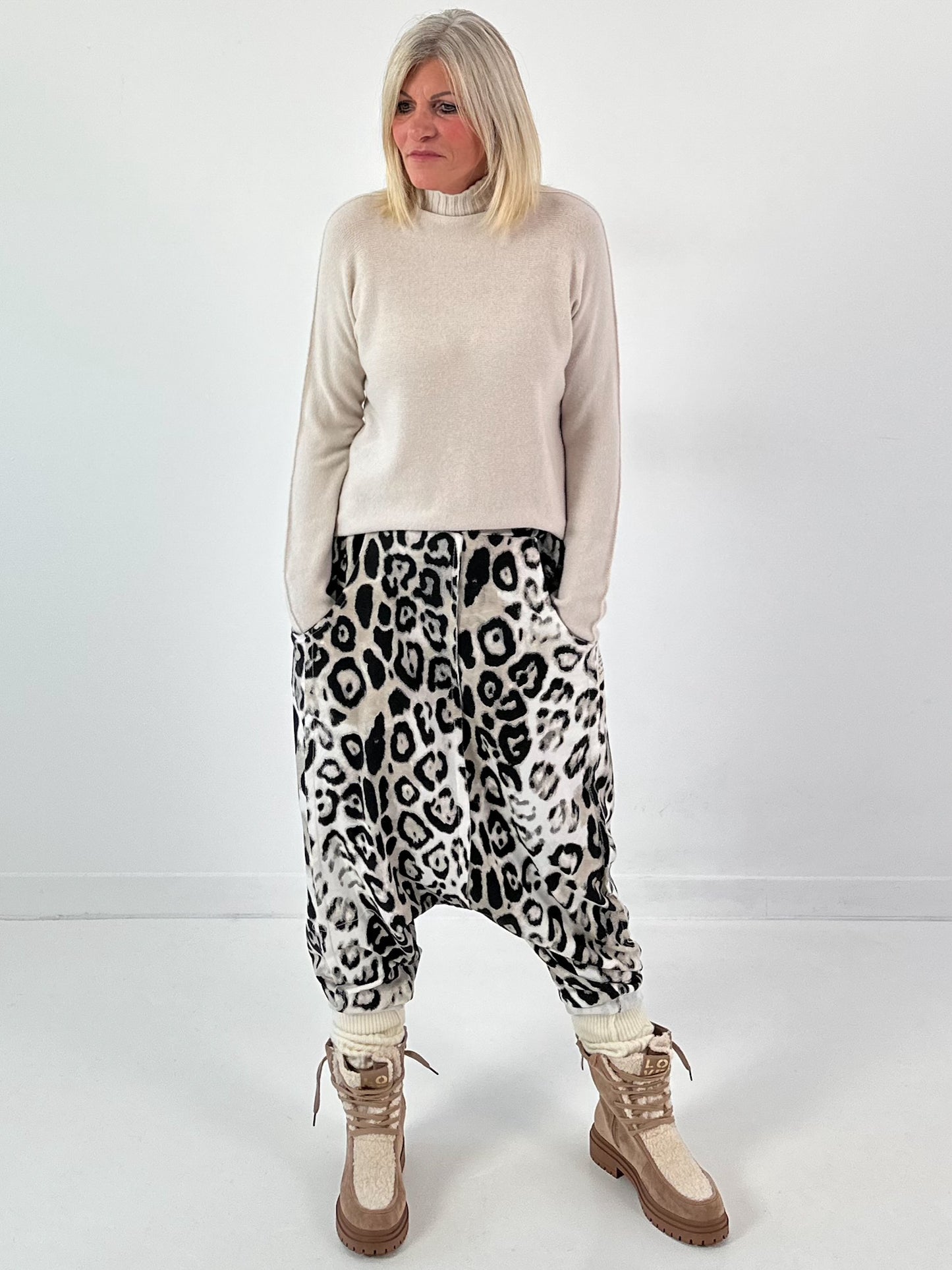 Bootie with teddy fleece, model "Love Crush" - beige