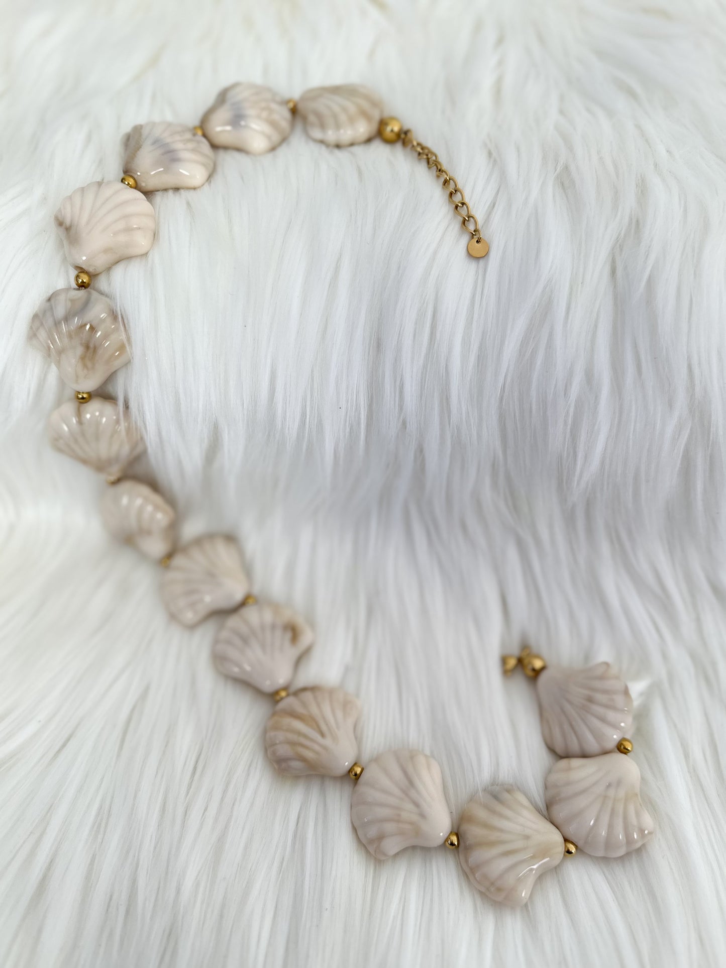 Shell necklace - cream