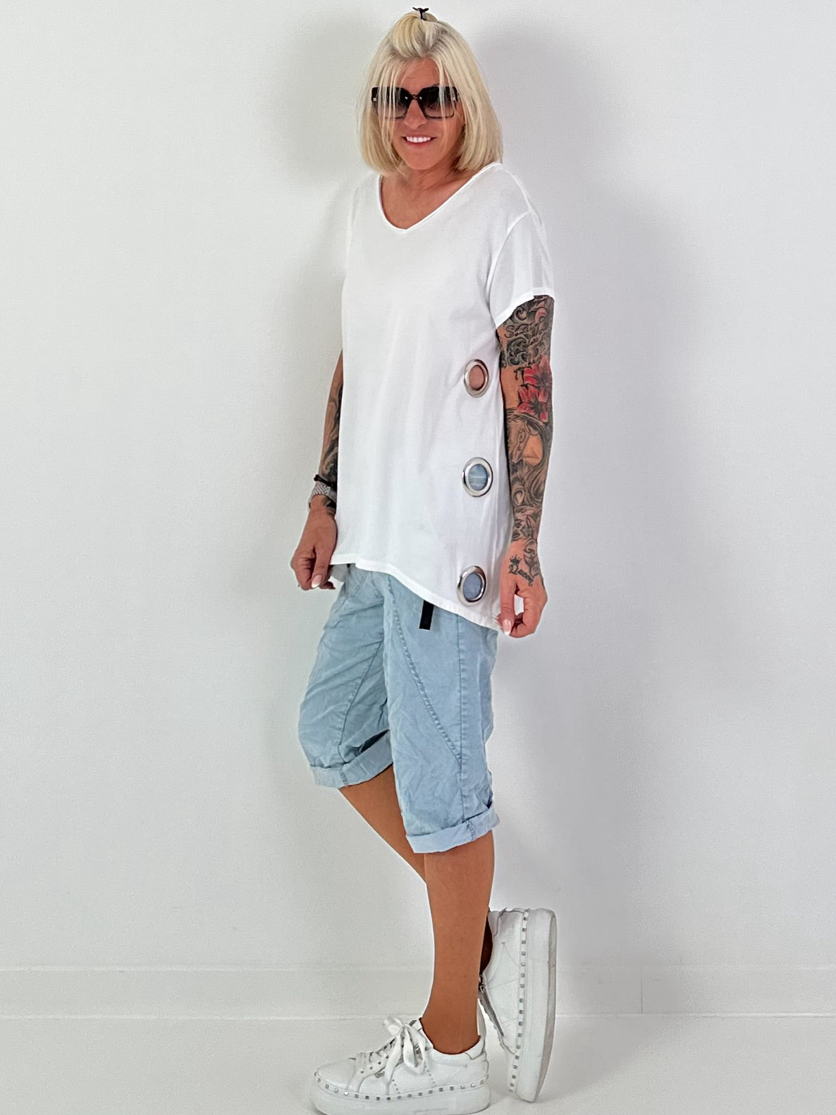 T-Shirt with side eyelets - white