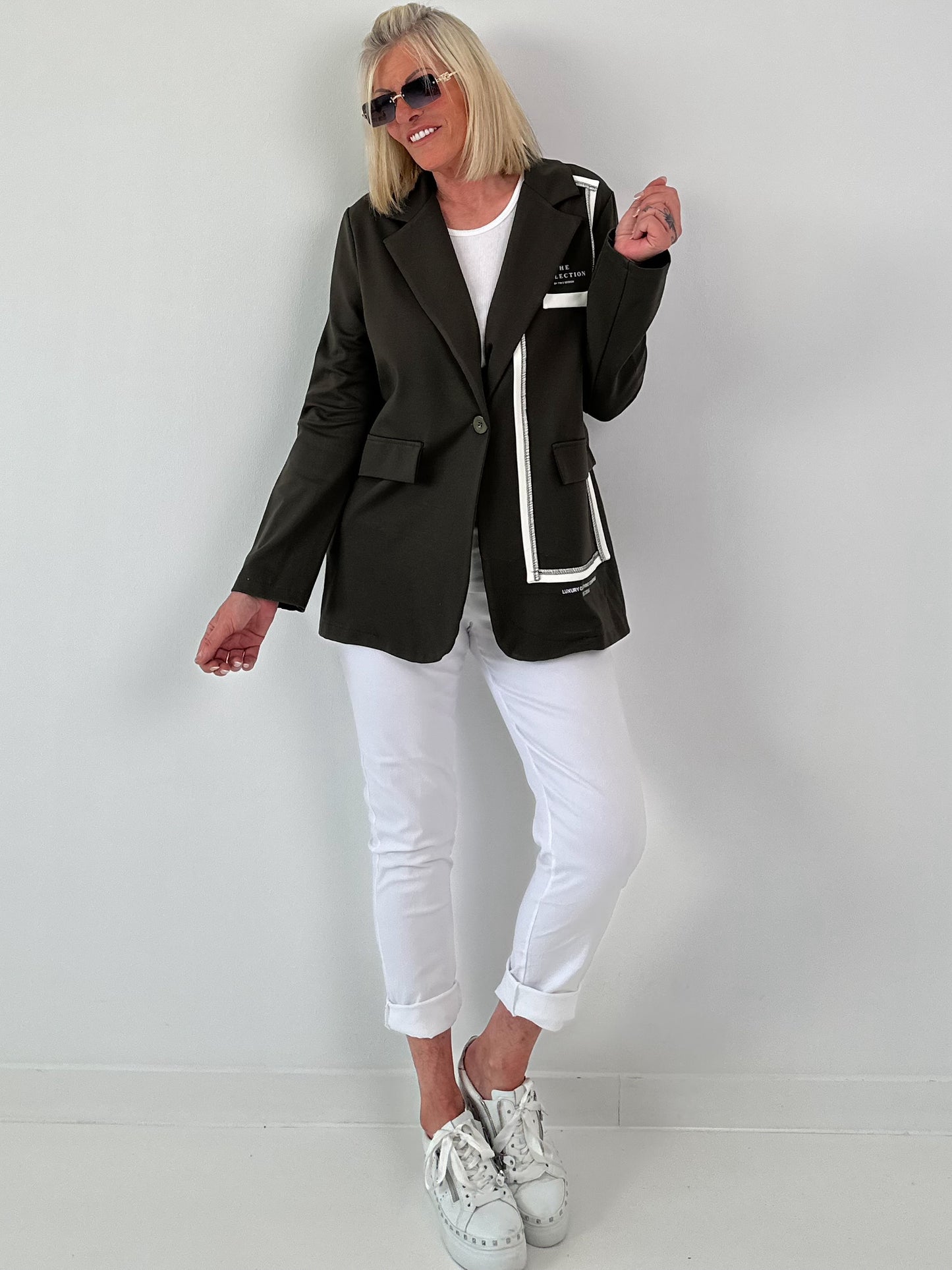 Blazer mit Statement Patch - oliv