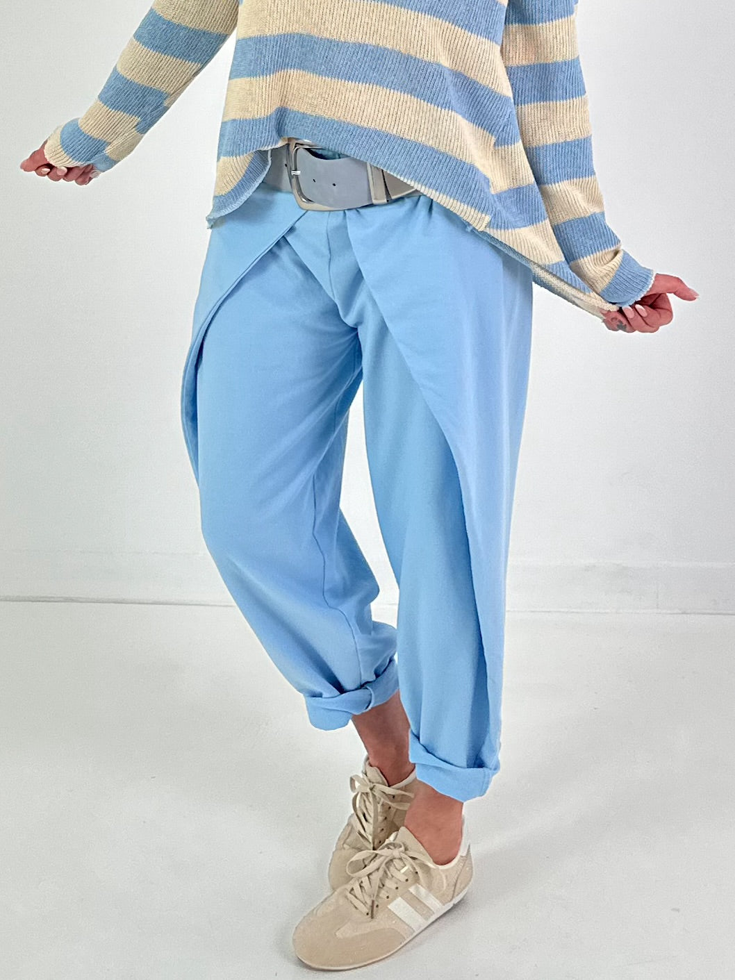 Casual broek met een wikkelmodel - lichtblauw