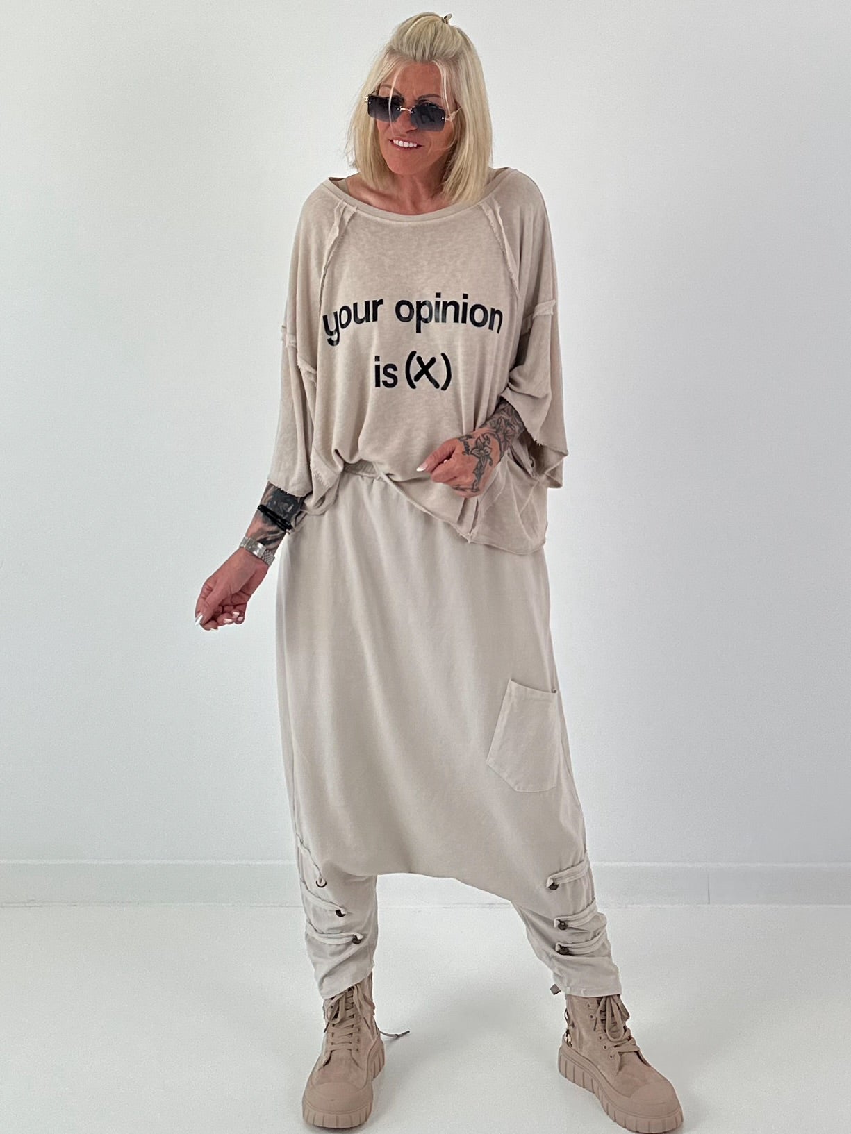 Oversized Strick Shirt mit Statement Print - beige
