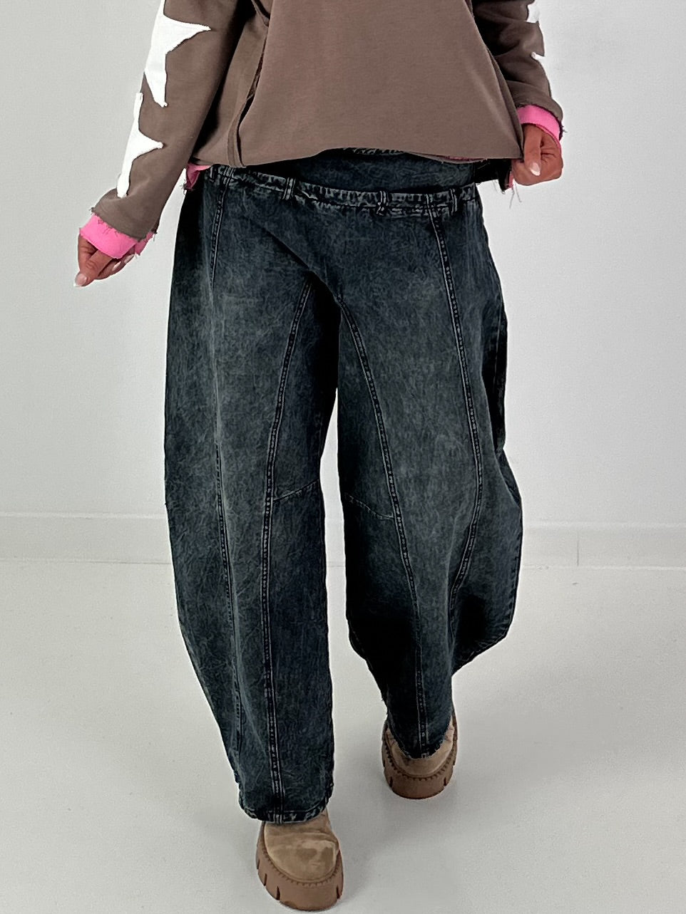 Lässige Wide Leg Jeans mit besonderen Nähten - used black