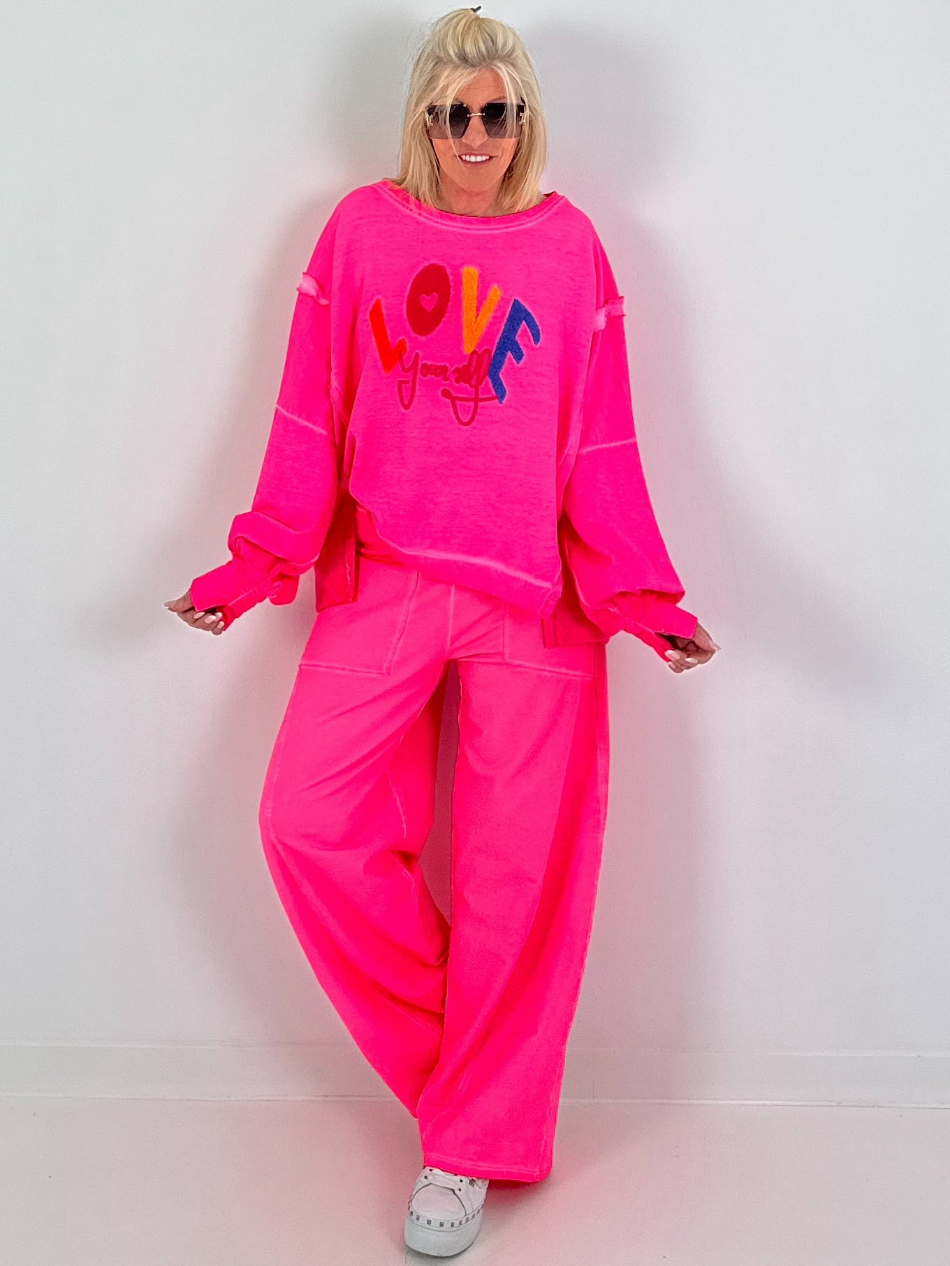 Sweater Love Yourself - neon pink