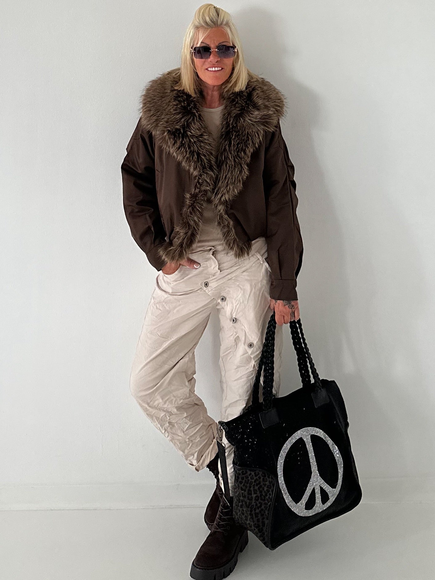 Jacke mit Fellkragen - mokka