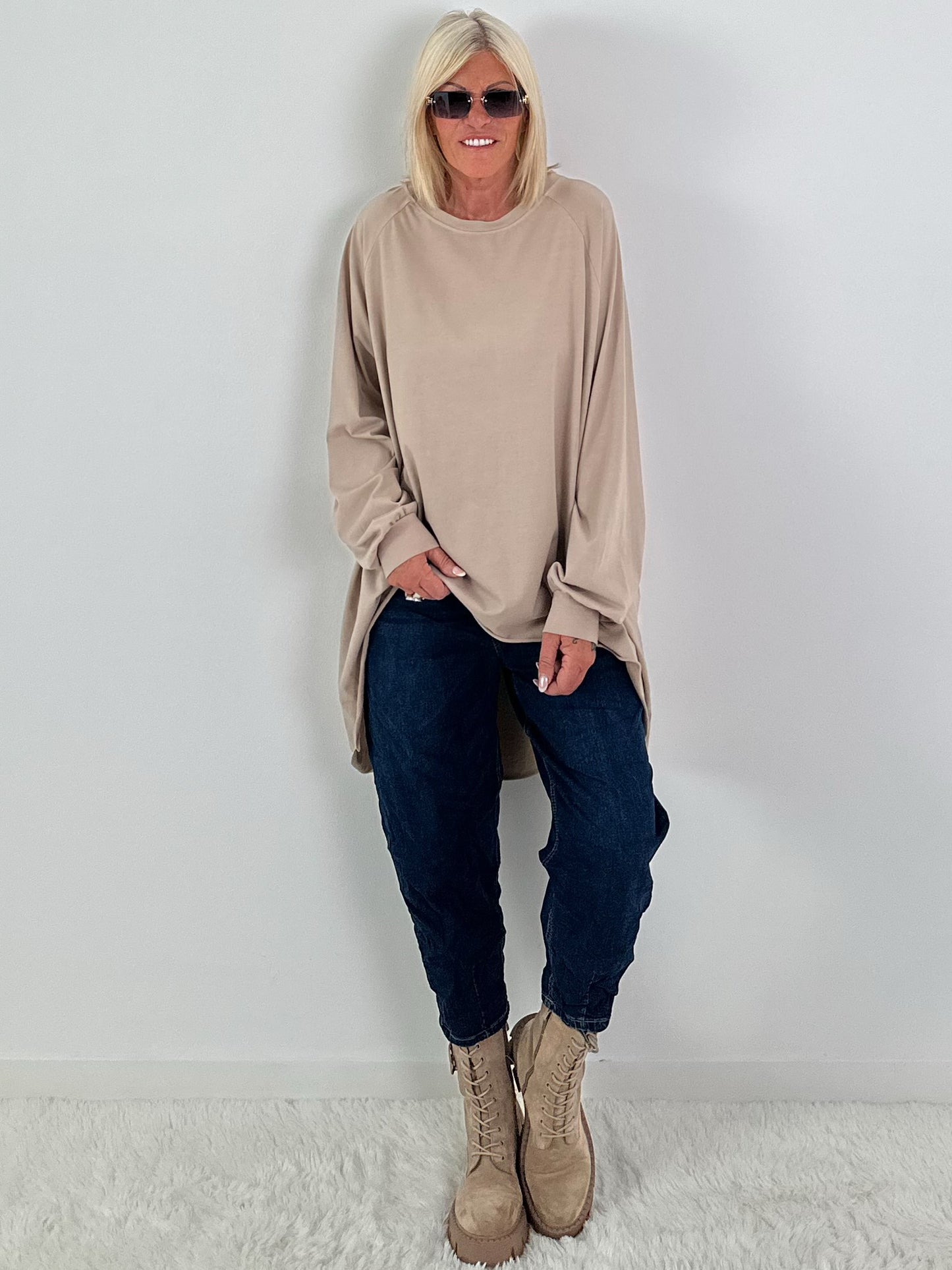 Oversized Shirt mit Statement Spruch auf dem Rücken - beige