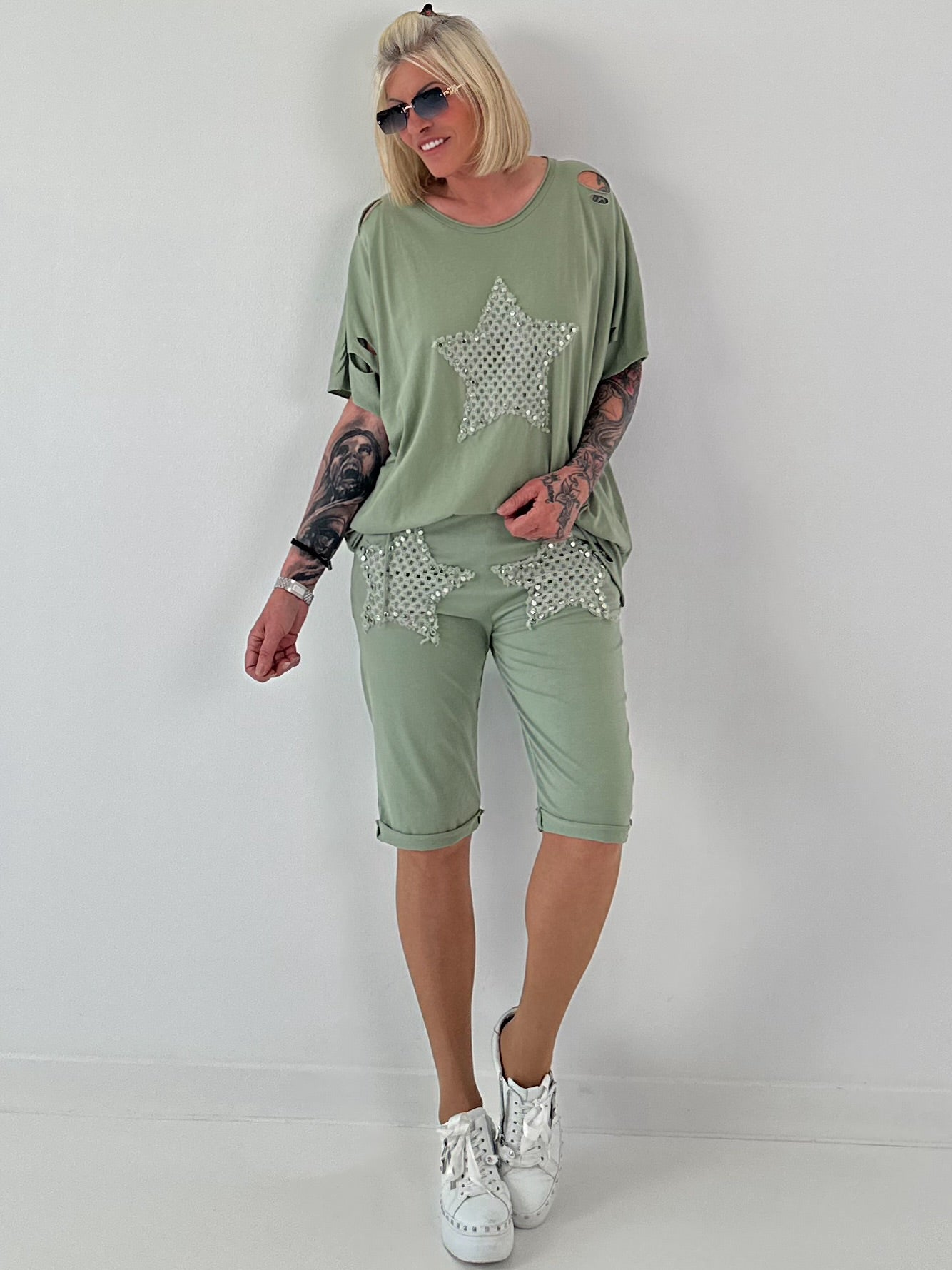 Sweat Short mit Häkelstern und  Nieten - khaki