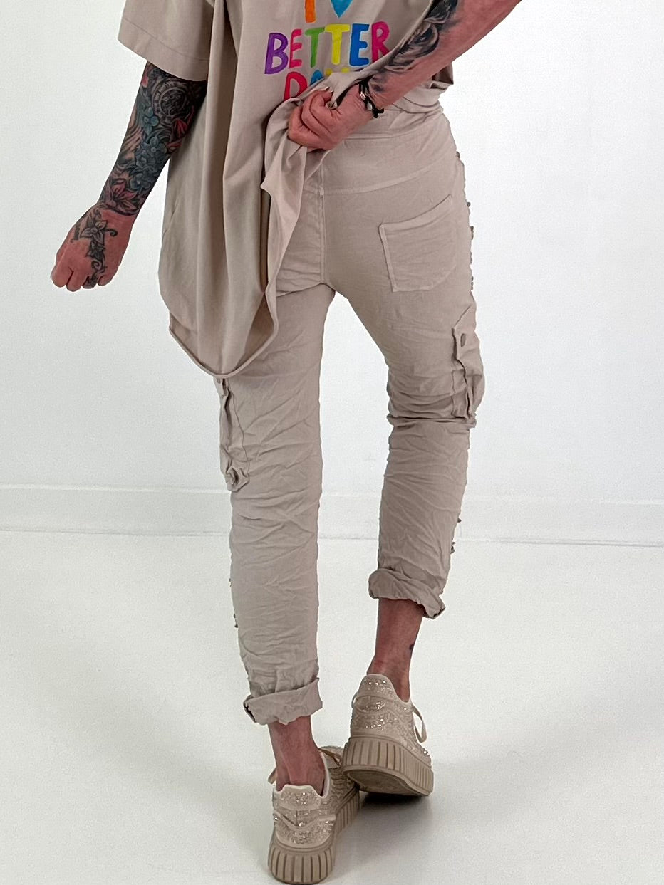Trousers with crochet flowers and patch pockets - beige