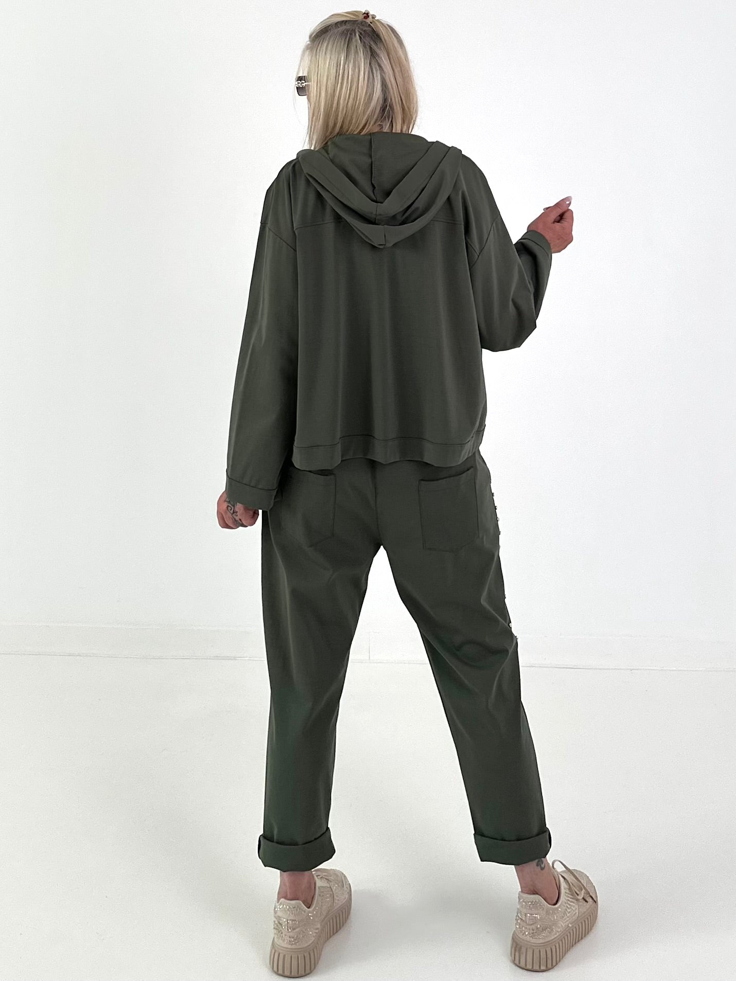 Jacke mit goldenen Nieten-Details - oliv