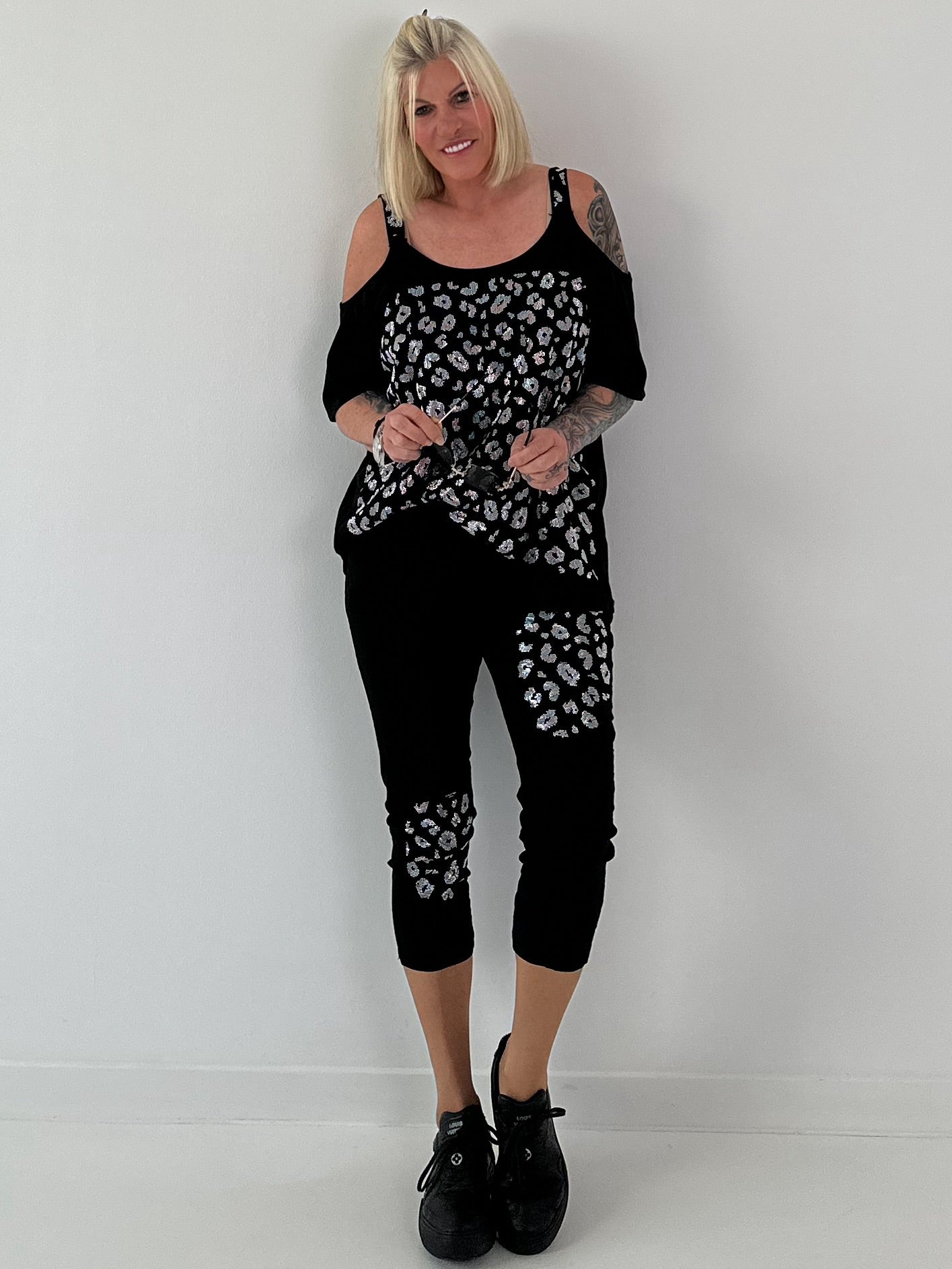 Capri Hose mit Leo Strass - schwarz