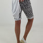 Kurze Hose im Leo Look- weiss