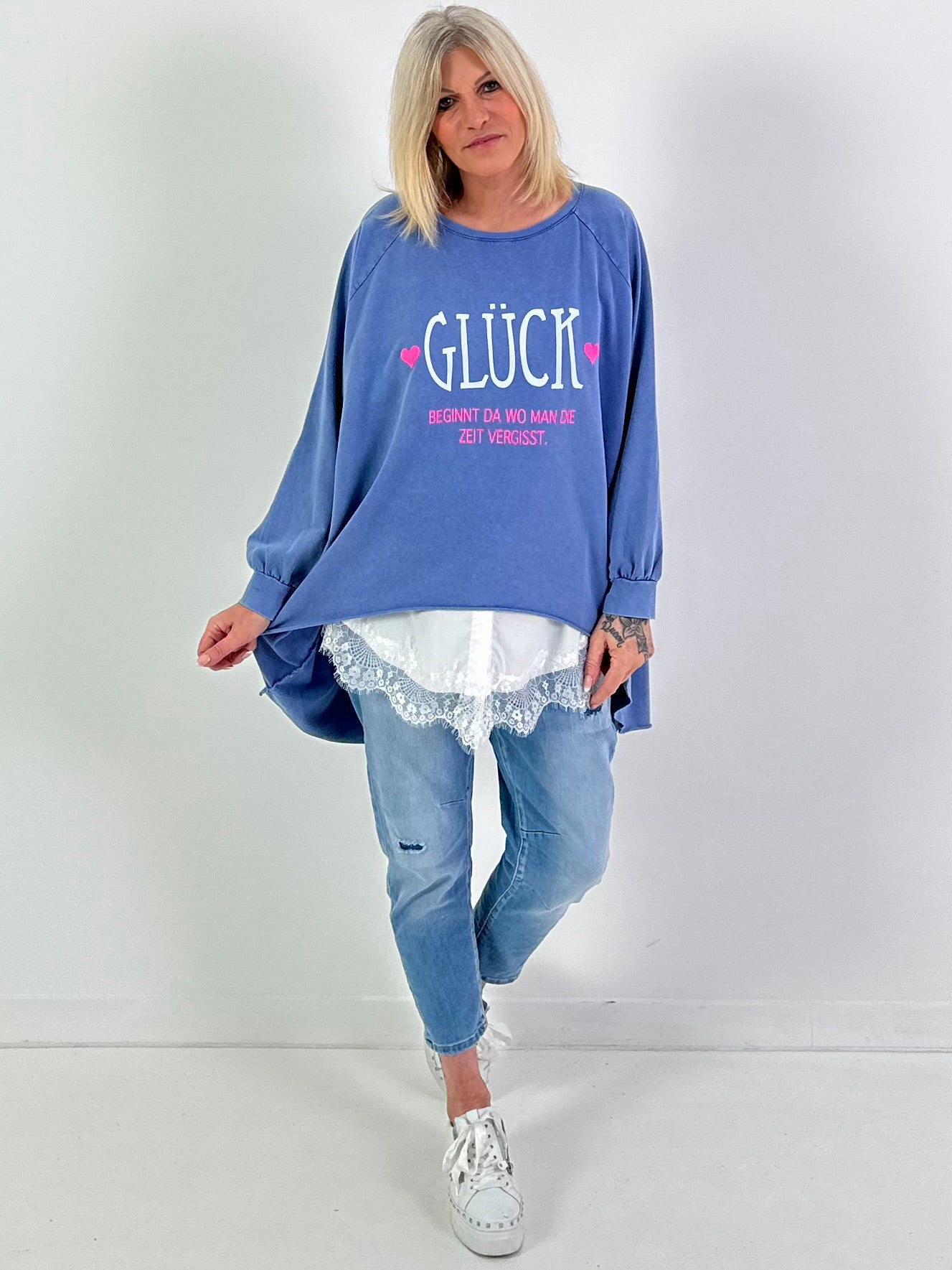 Oversized stonewashed Sweatshirt Modell "Glück..." - jeansblau